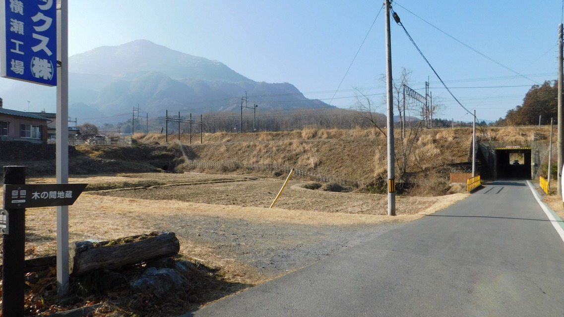 �k 5�^96 �l�@�E�O���A�������̐��H����������B���H��������ꏊ�͂����ЂƂ悾�����B