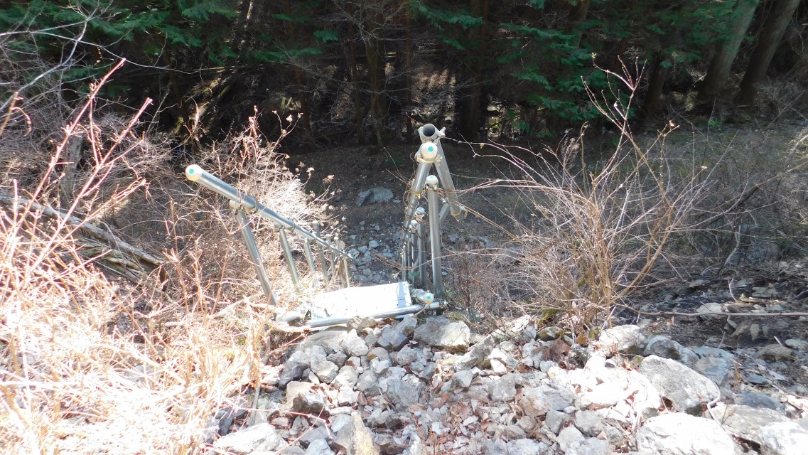 �m 74�^83 �n�@�ѓ��ւ����K�i���ݒu����Ă���