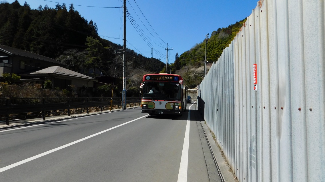 �m 83�^83 �n�@1:10���̐������o�X�ɏ��