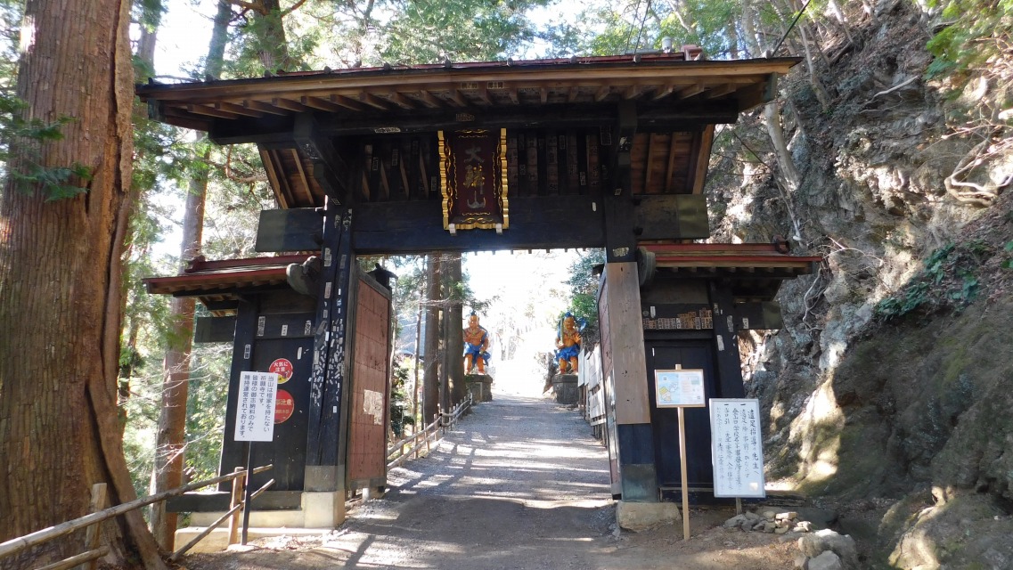 �m 125�^154 �n�@�R���ʉ߁B���z�́u��؎R�i������񂴂�j�v�B����U��Ԃ��āB