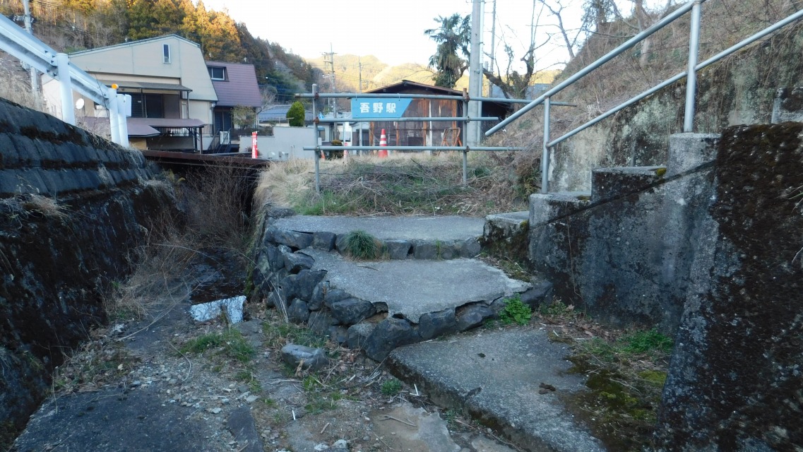 �m 152�^154 �n�@�n�������o�āA�E��̊K�i��������