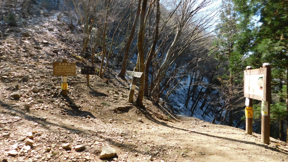 �m 46�^154 �n�@�j��E����̕���_�B�u�`���[�g�łł����R�v�̈ē��������Ă���B�u����v�Q�ƁB