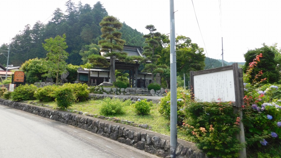 「楞厳寺（りょうごんじ）」へお参りする。「解説」参照。