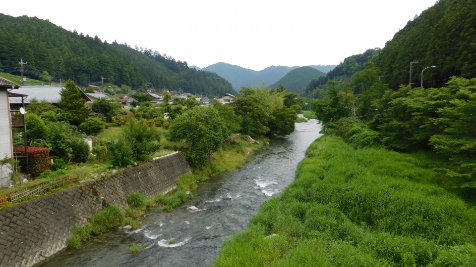 下流方向。名栗川橋にて。